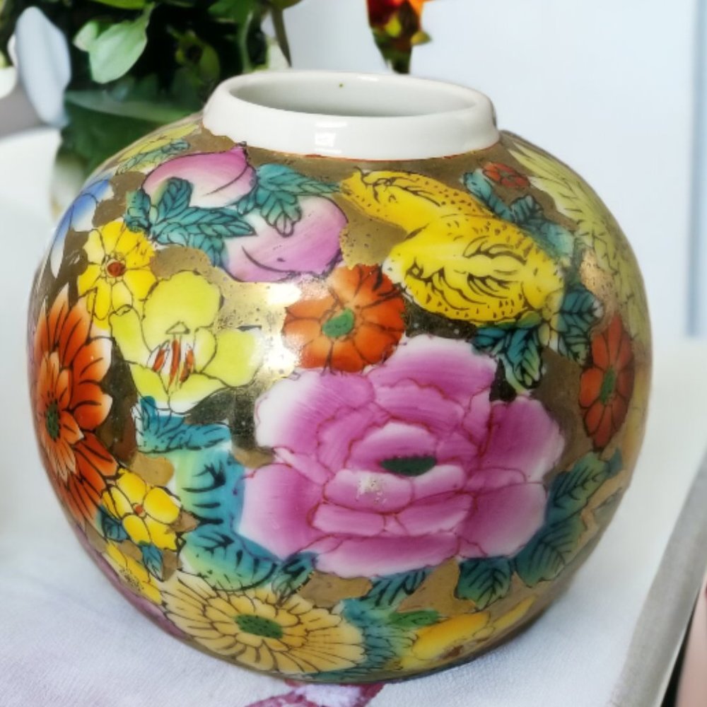 Vintage Chinese Ginger Jar Colorful  Famille Rose Vase W/ Flowers & Gold Trim